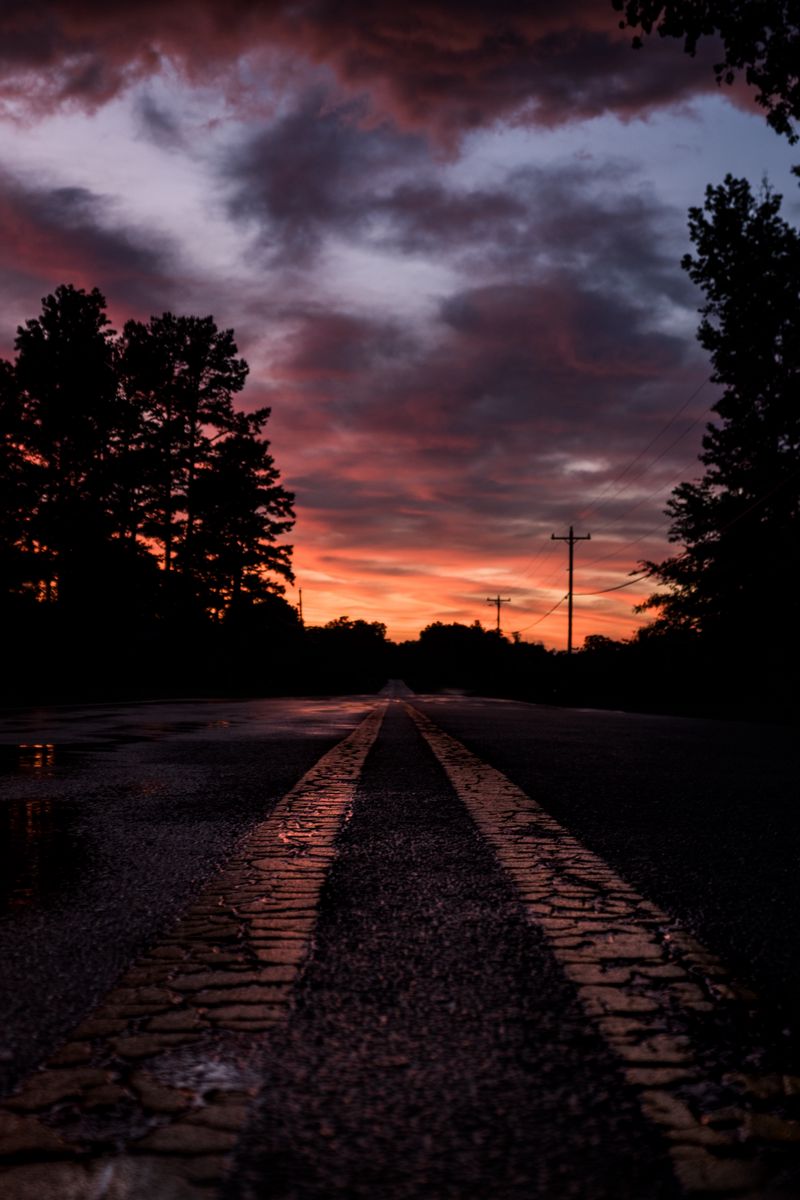 800x1200  Скачать 800x1200 дорога, закат, разметка, деревья обои, картинки iphone  4s/4 for parallax
