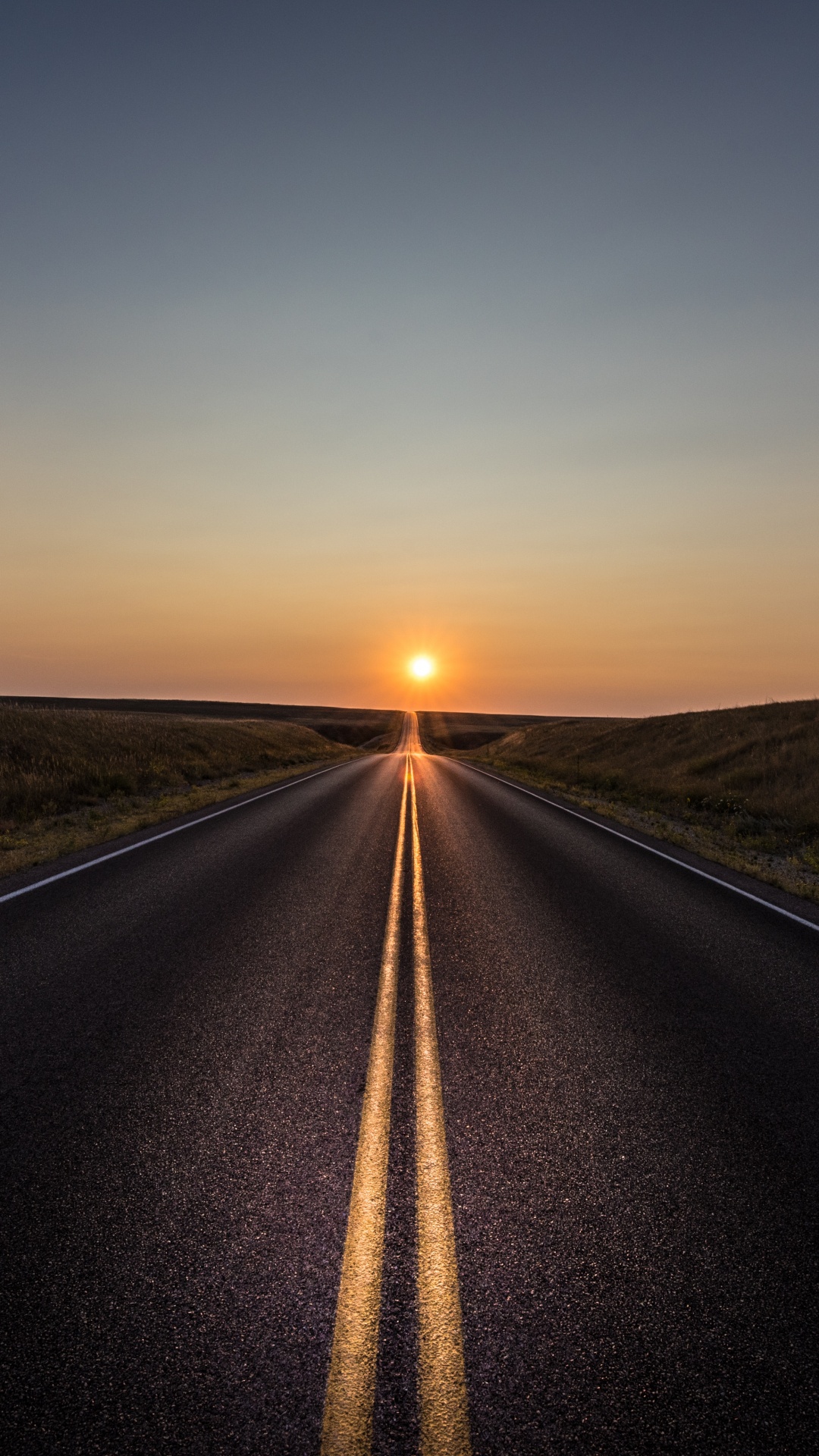 1080x1920  Обои дорога солнца, дорога, дорожное покрытие, горизонт, магистраль на  телефон Android, 1080x1920 картинки и фото бесплатно