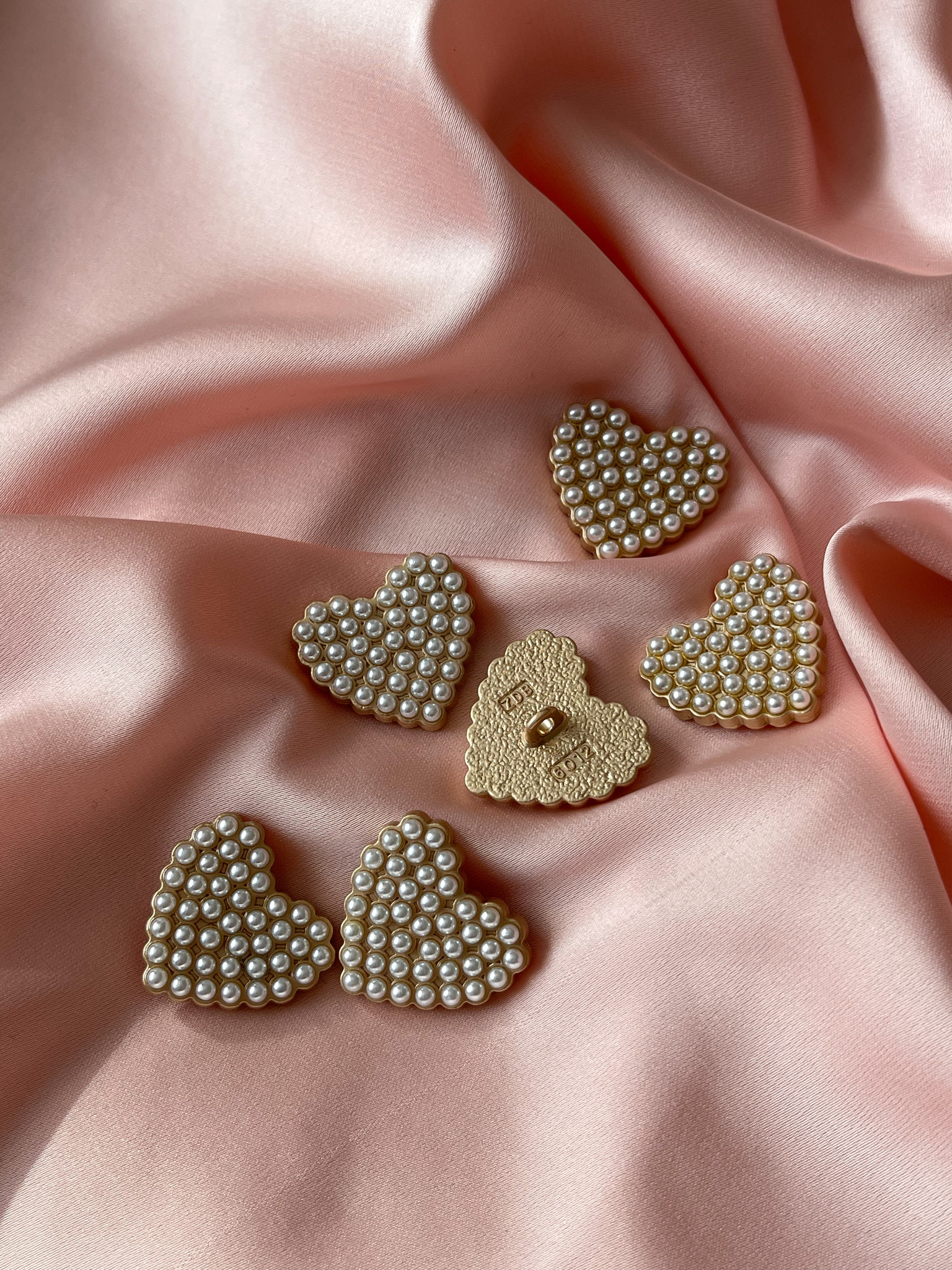 1536x2048  Обои на телефон серёжки, жемчуг, золото - скачать бесплатно в высоком  качестве из категории \"Разное\"