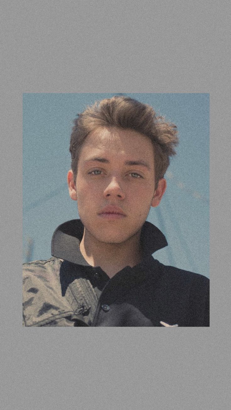 736x1307  Обои / Бесстыжие / Карл | Знаменитые парни, Кинозвезды, Фотографии отношений