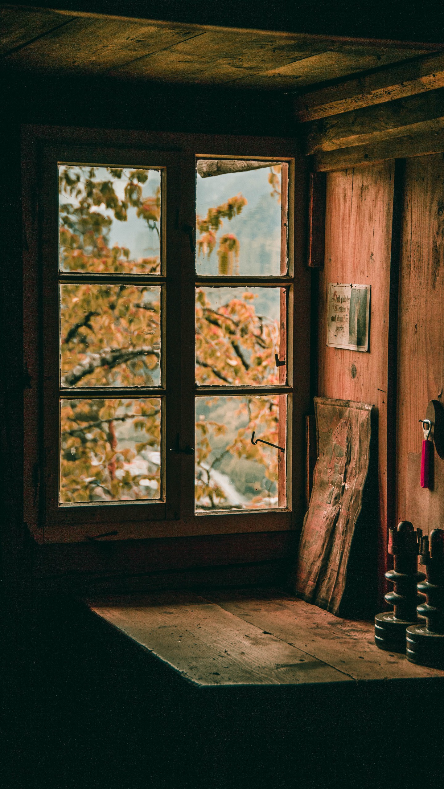 1440x2560  Обои на телефон окно, комната, интерьер, деревянный - скачать бесплатно в  высоком качестве из категории \"Разное\"