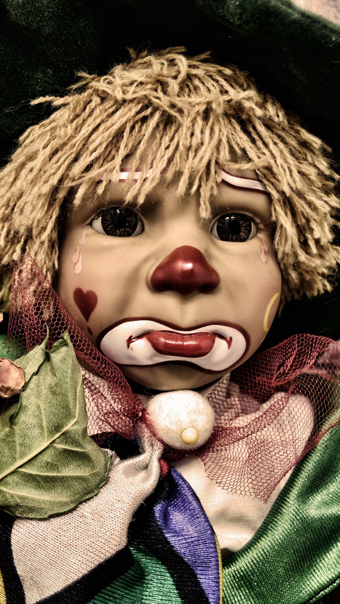 1080x1920  Скачать 1080x1920 клоун, кукла, грусть обои, картинки samsung galaxy s4,  s5, note, sony xperia z, z1, z2, z3, htc one, lenovo vibe