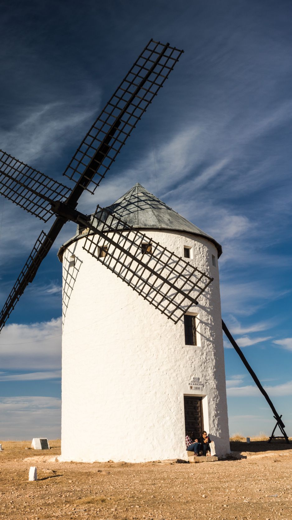 938x1668  Скачать 938x1668 ветряная мельница, мельница, поле, небо обои, картинки  iphone 8/7/6s/6 for parallax