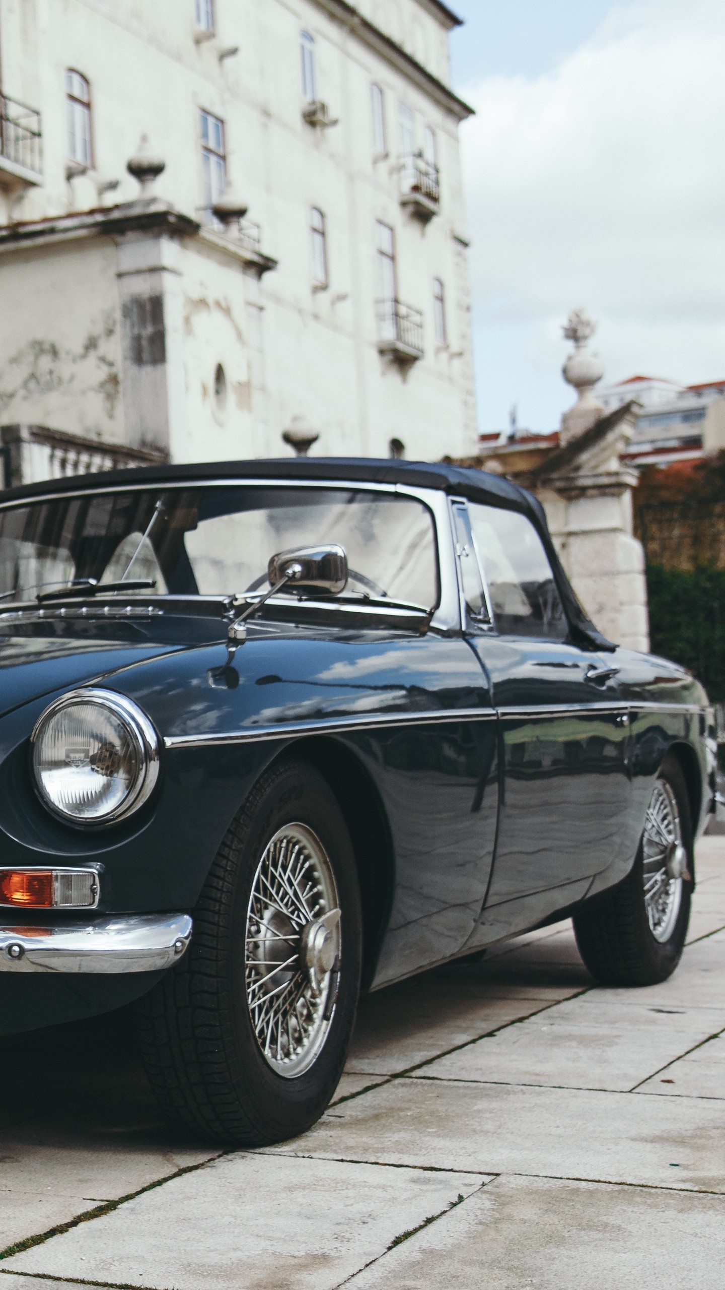 1440x2560  Обои Retro Car on Highway для телефона и на рабочий стол 1080x1920