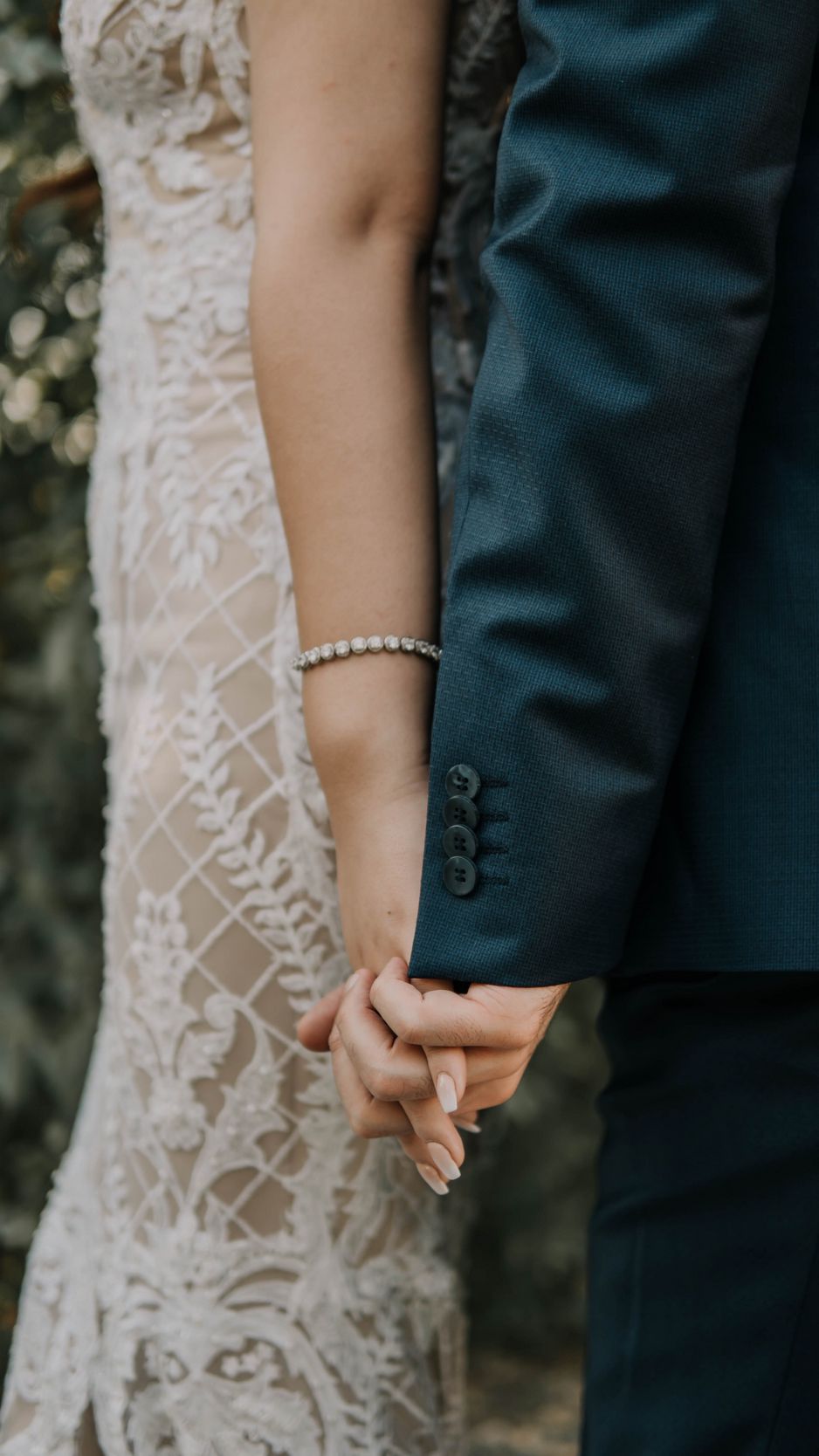 938x1668  Скачать 938x1668 свадьба, руки, любовь, прикосновение, семья обои, картинки  iphone 8/7/6s/6 for parallax