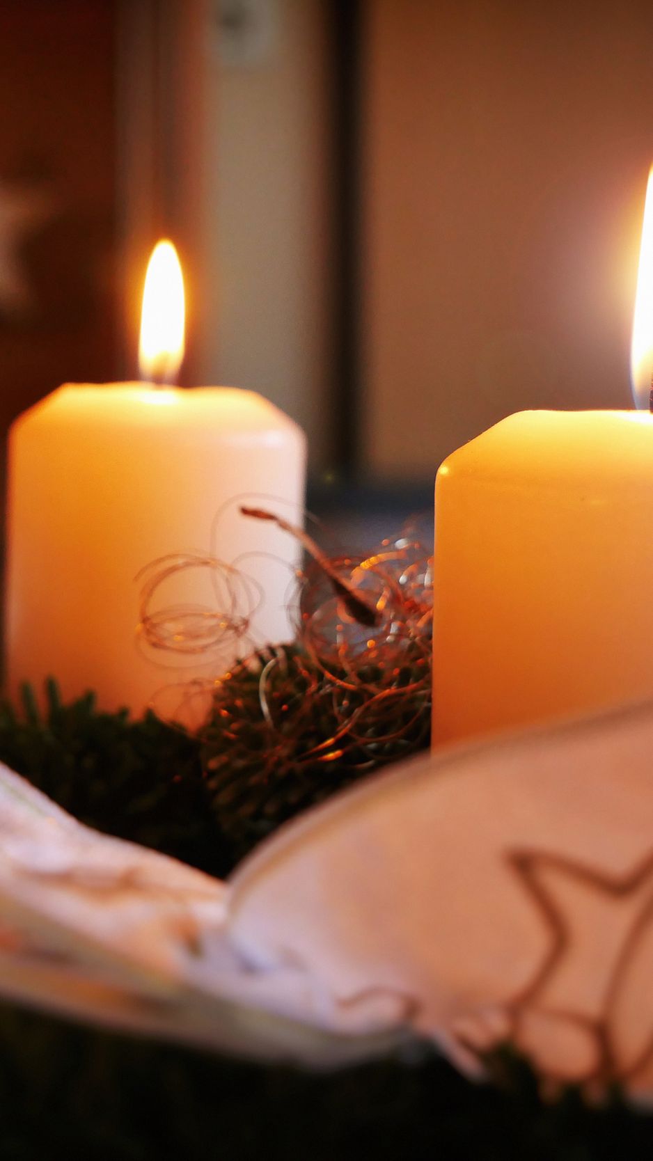 938x1668  Скачать 938x1668 свечи, рождество, новый год обои, картинки iphone 8/7/6s/6  for parallax