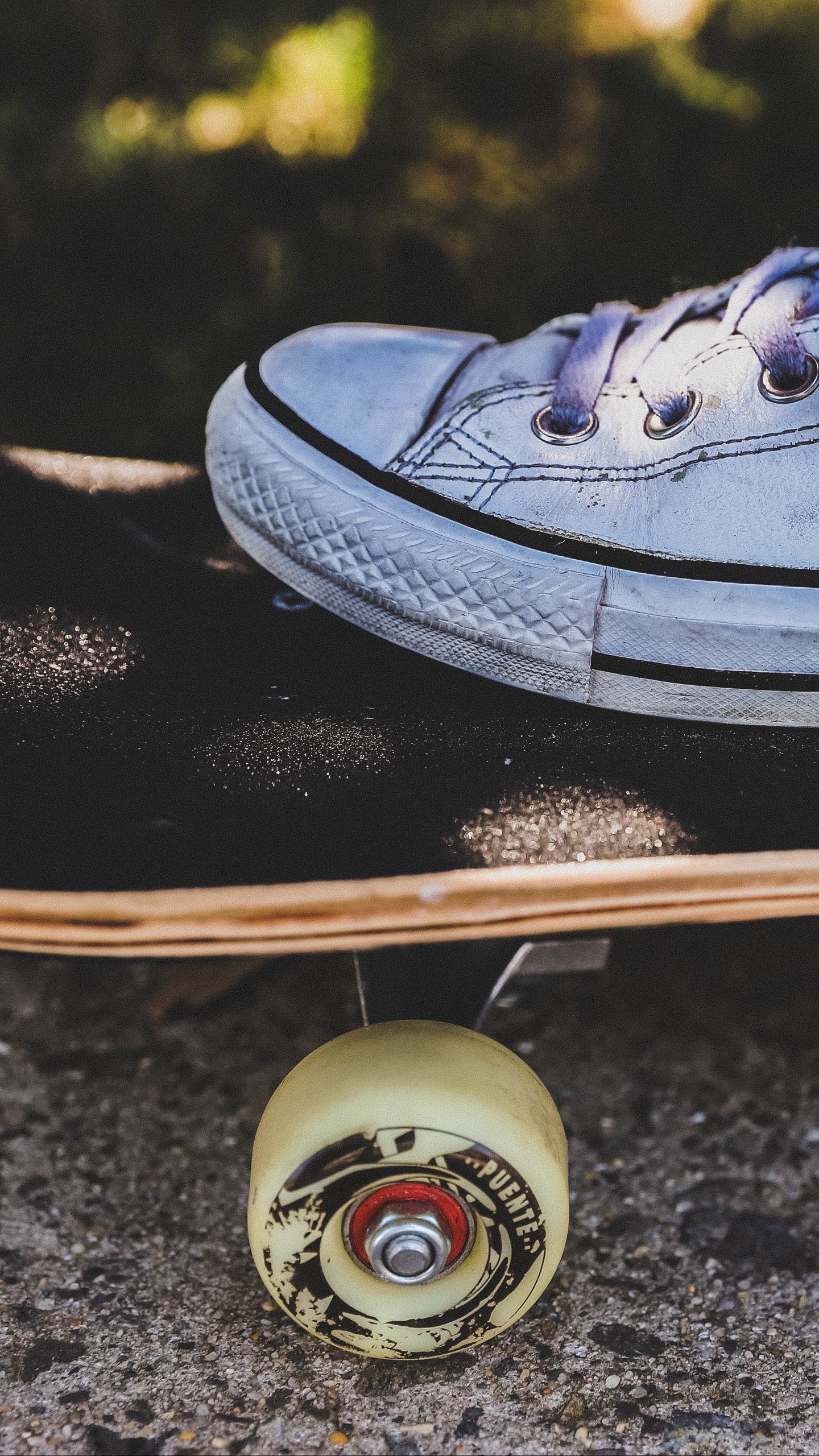 1440x2560  Обои на телефон скейтборд, колесо, нога, обувь, белый, скейт - скачать  бесплатно в высоком качестве из категории \"Спорт\"