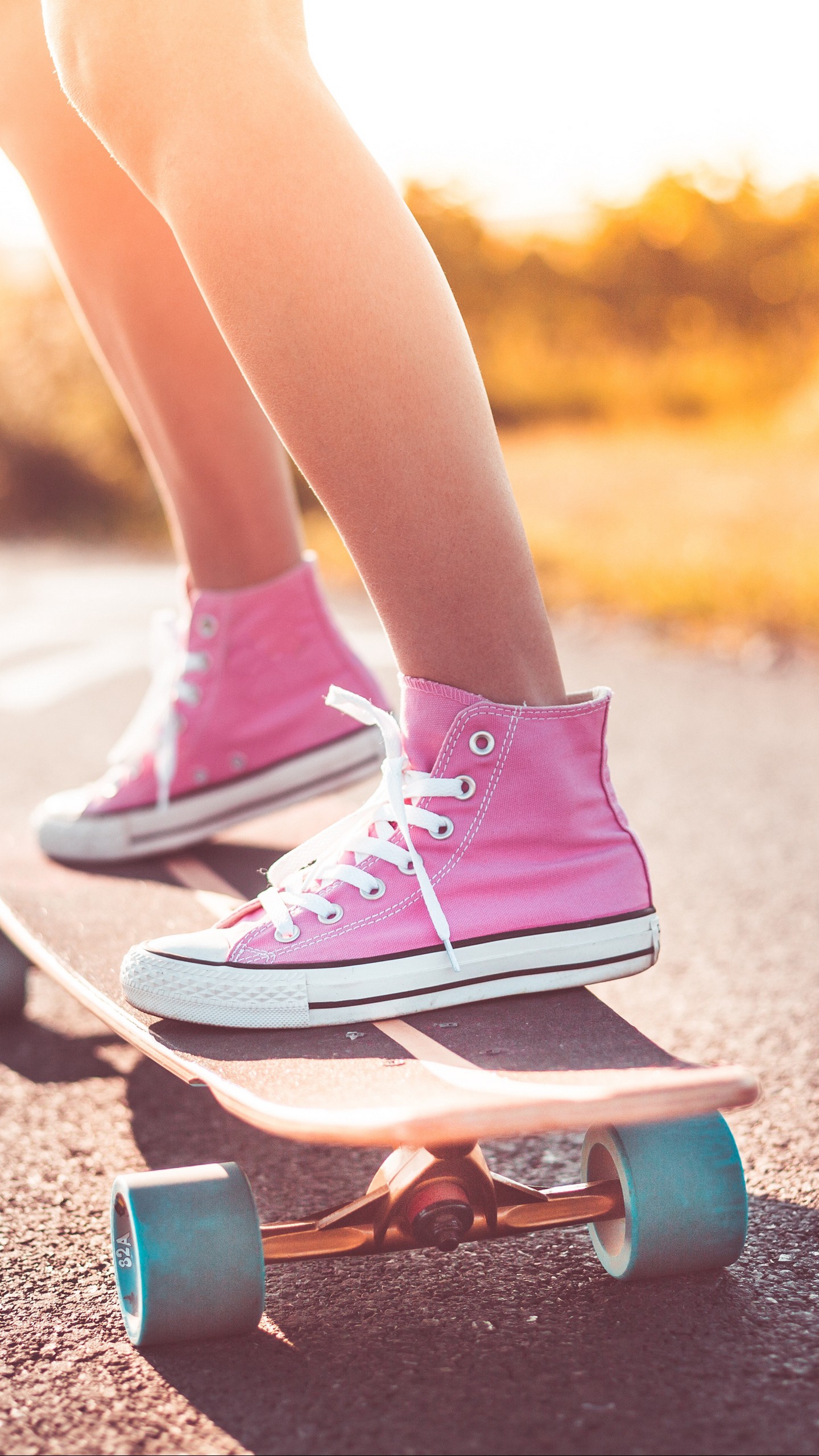 1440x2560  Обои на телефон скейтборд, кроссовки, лето, солнечный, развлечение -  скачать бесплатно в высоком качестве из категории \"Спорт\"