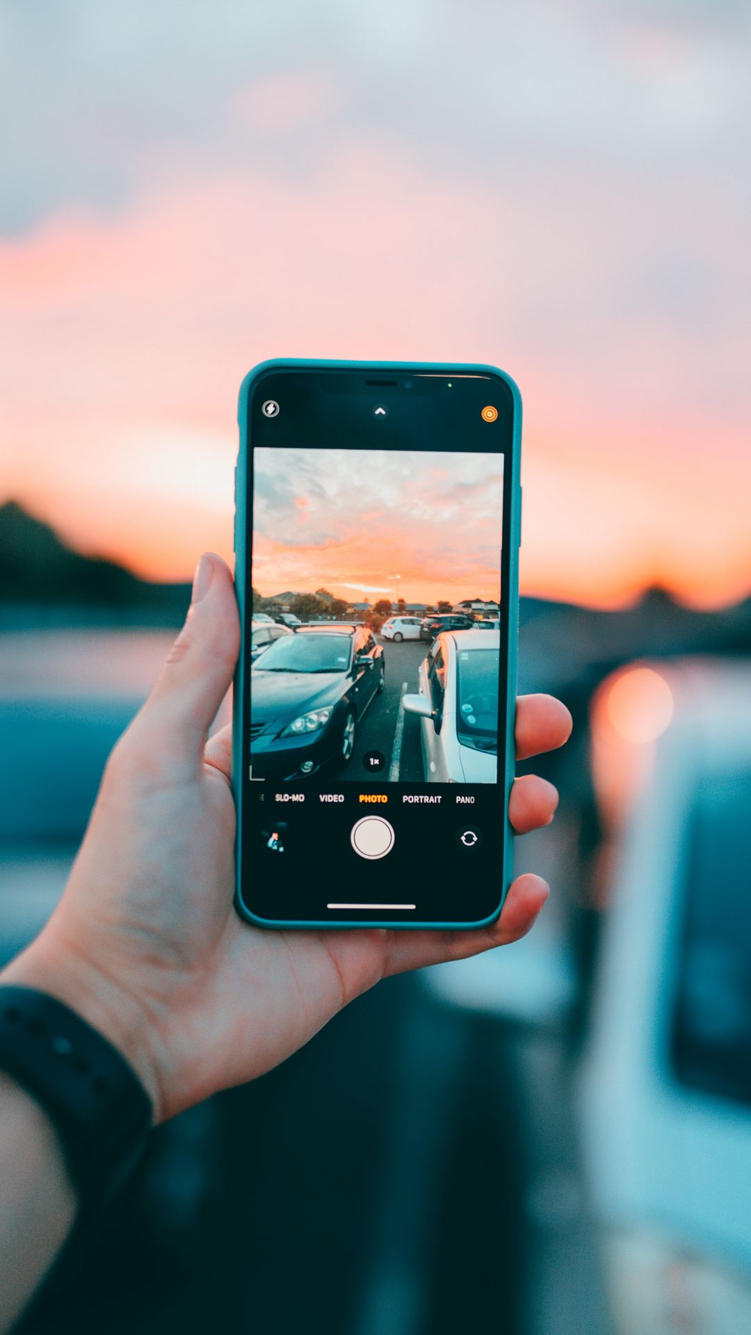 1080x1920  Скачать 1080x1920 телефон, смартфон, рука, автомобили, фото обои, картинки  samsung galaxy s4, s5, note, sony xperia z, z1, z2, z3, htc one, lenovo vibe