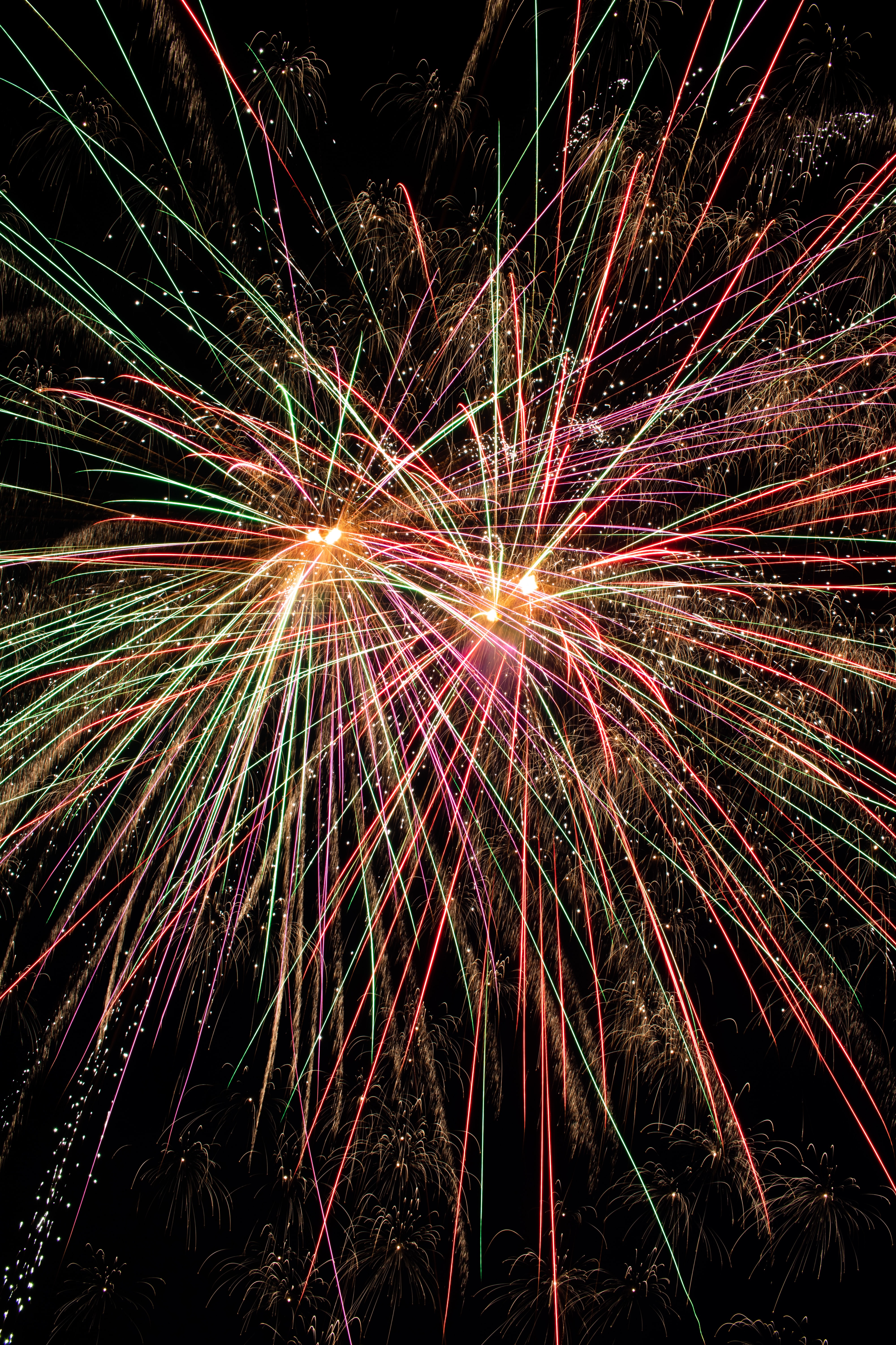 4000x6000  Скачать обои \"Салют\" на телефон в высоком качестве, вертикальные картинки  \"Салют\" бесплатно