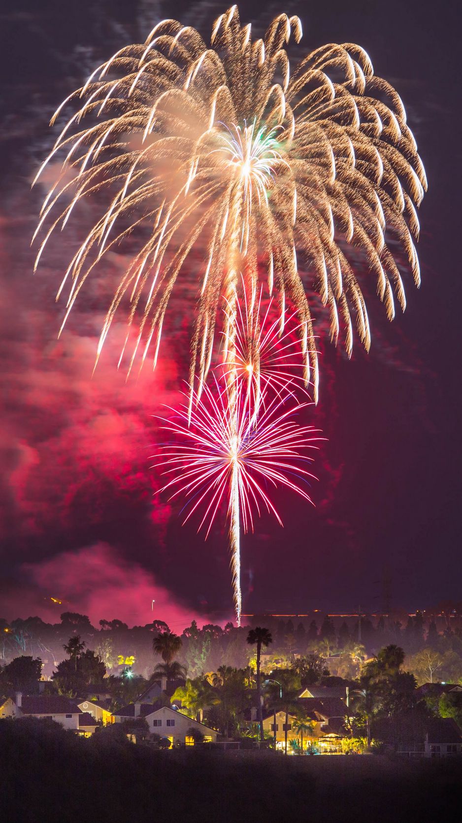 938x1668  Скачать 938x1668 салют, здания, фейерверк, празднование, сан-диего, сша обои,  картинки iphone 8/7/6s/6 for parallax