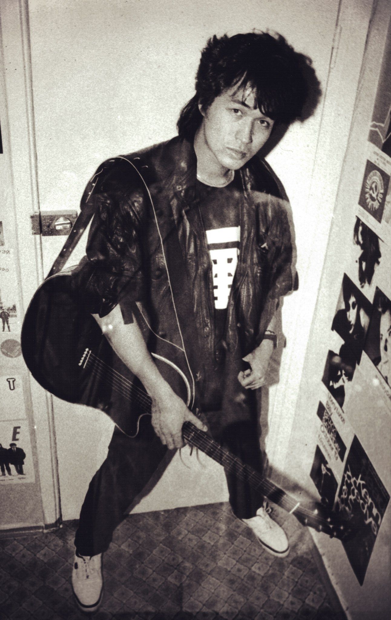 1292x2048  Виктор Цой обои на телефон (22 фото)