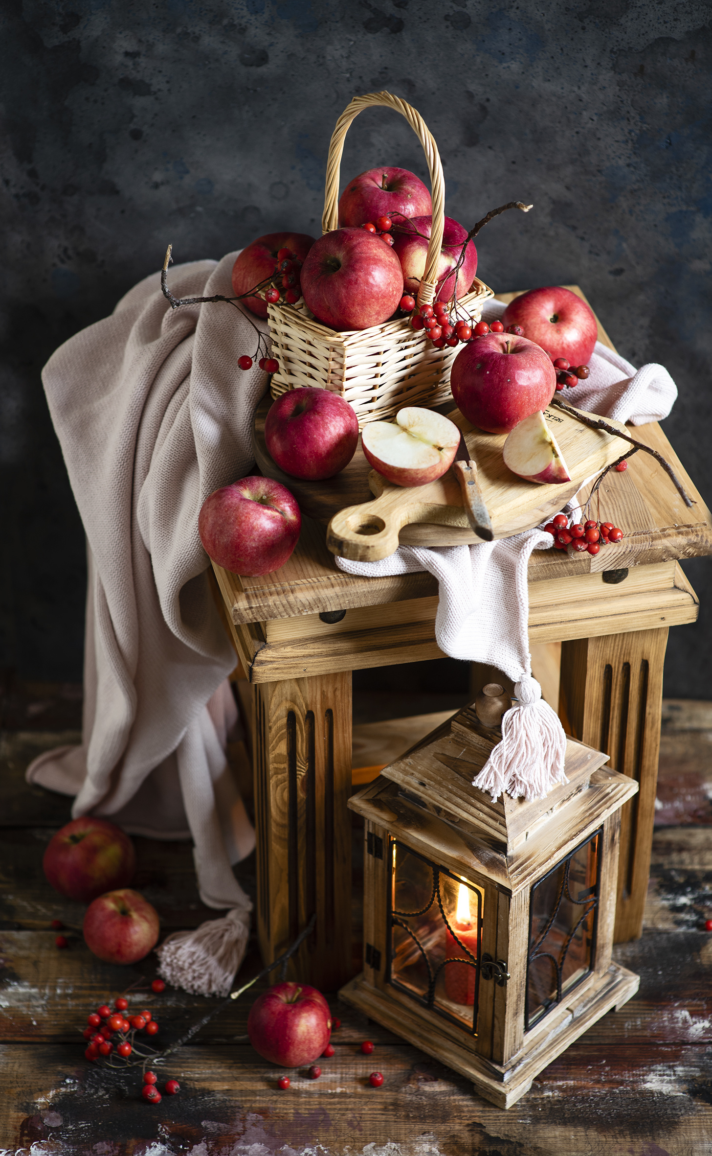 1456x2362  Обои для рабочего стола Рябина Яблоки Корзинка Еда Свечи