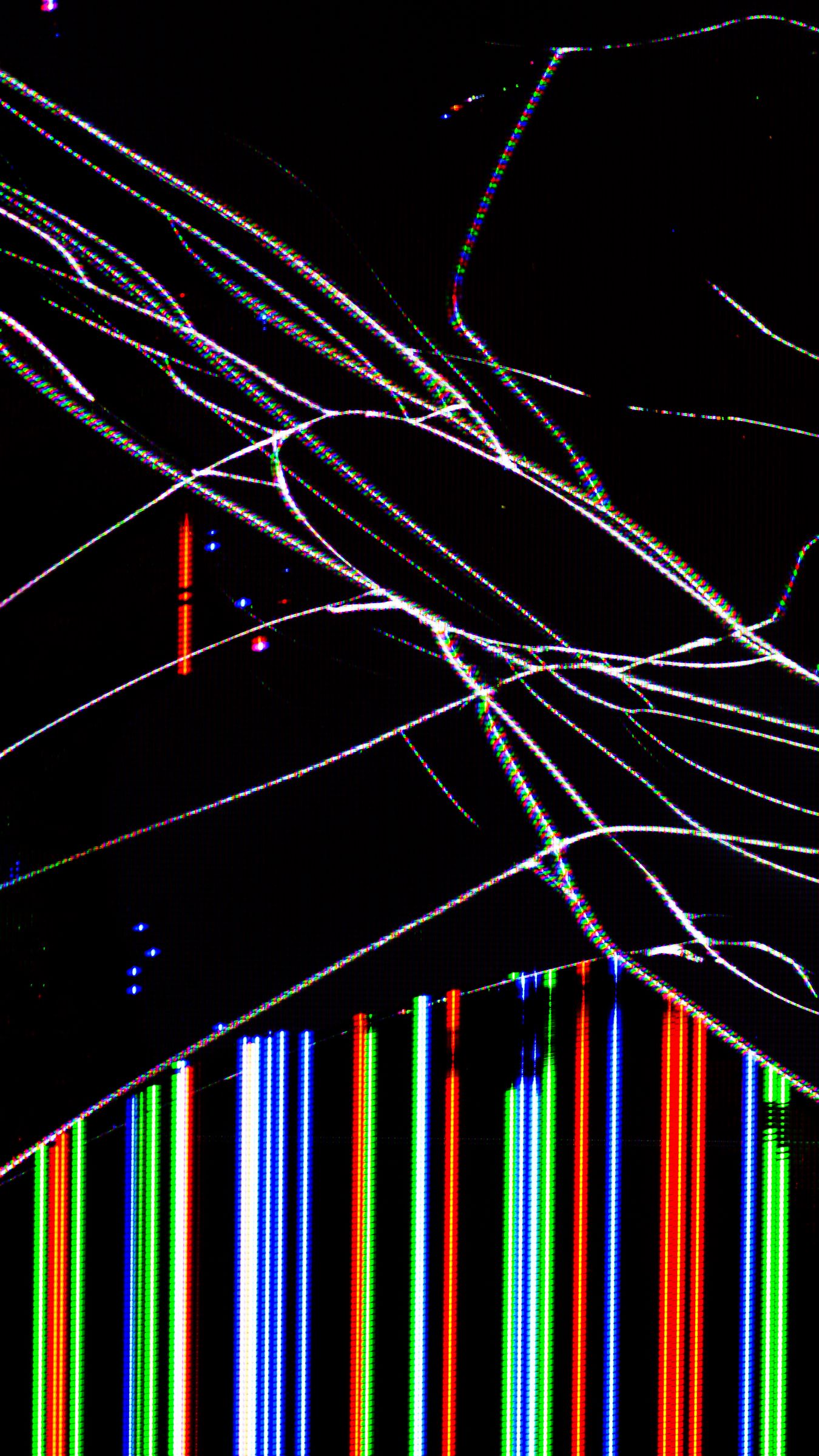 1350x2400  Скачать 1350x2400 экран, трещины, полосы, разбитый обои, картинки iphone  8+/7+/6s+/6+ for parallax