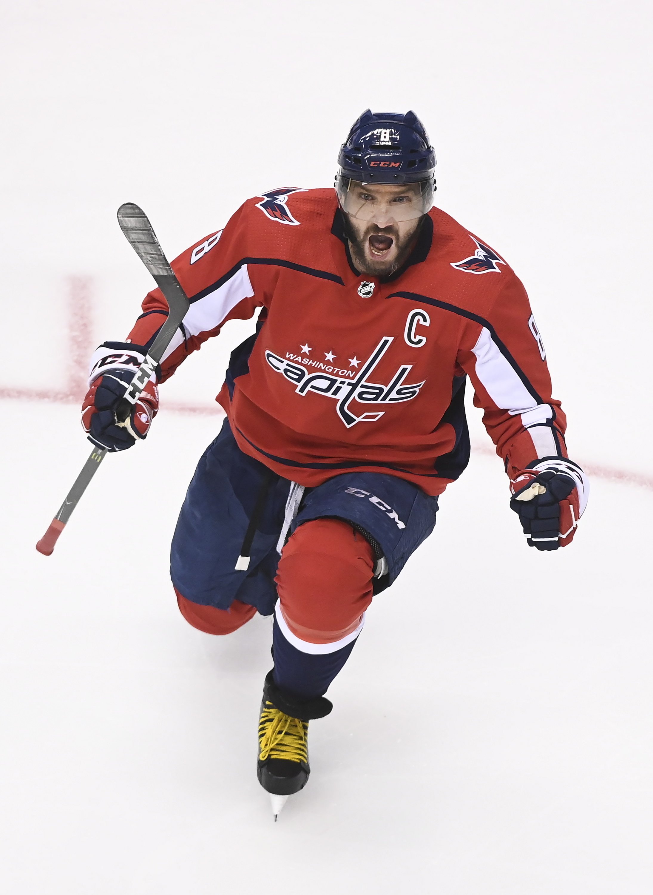 2189x3000  Islanders play Trotz hockey, take 2-0 series lead on Caps | AP News