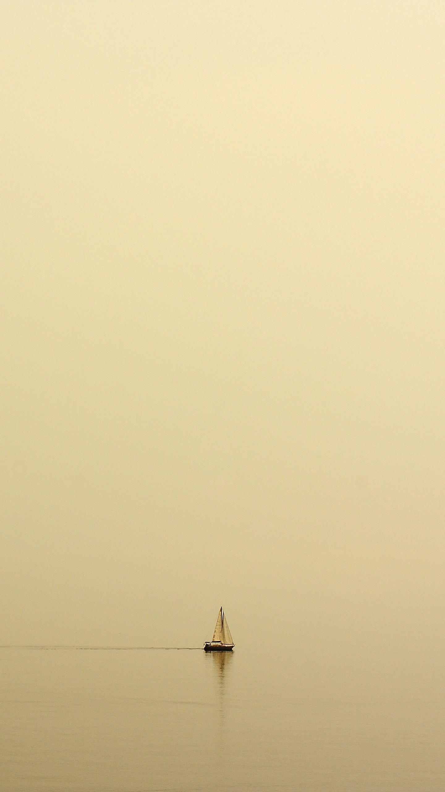 1440x2560  Обои на телефон парусник, море, туман, однородный, одинокий, мгла - скачать  бесплатно в высоком качестве из категории \"Минимализм\"