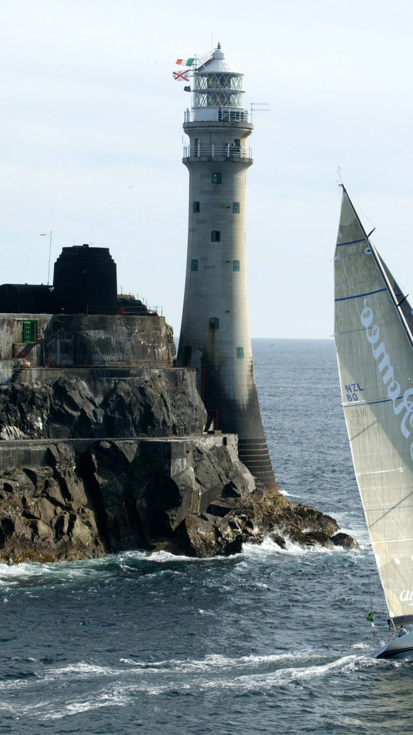 1440x2560  Обои на телефон парусник, скала, маяк, море, экскурсия, туристы - скачать  бесплатно в высоком качестве из категории \"Природа\"