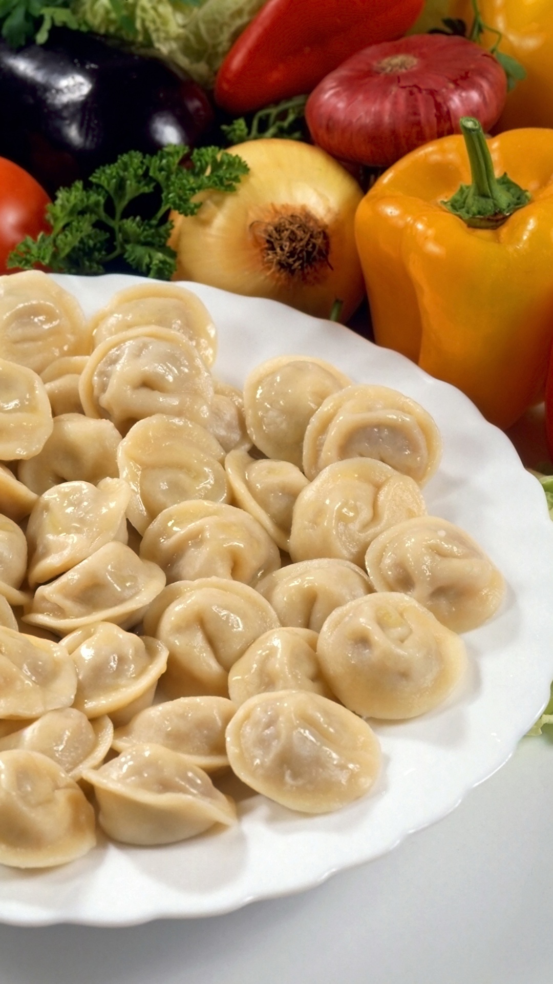 1080x1920  Обои для рабочего стола Пельмени Еда Овощи Перец Тарелка 1080x1920