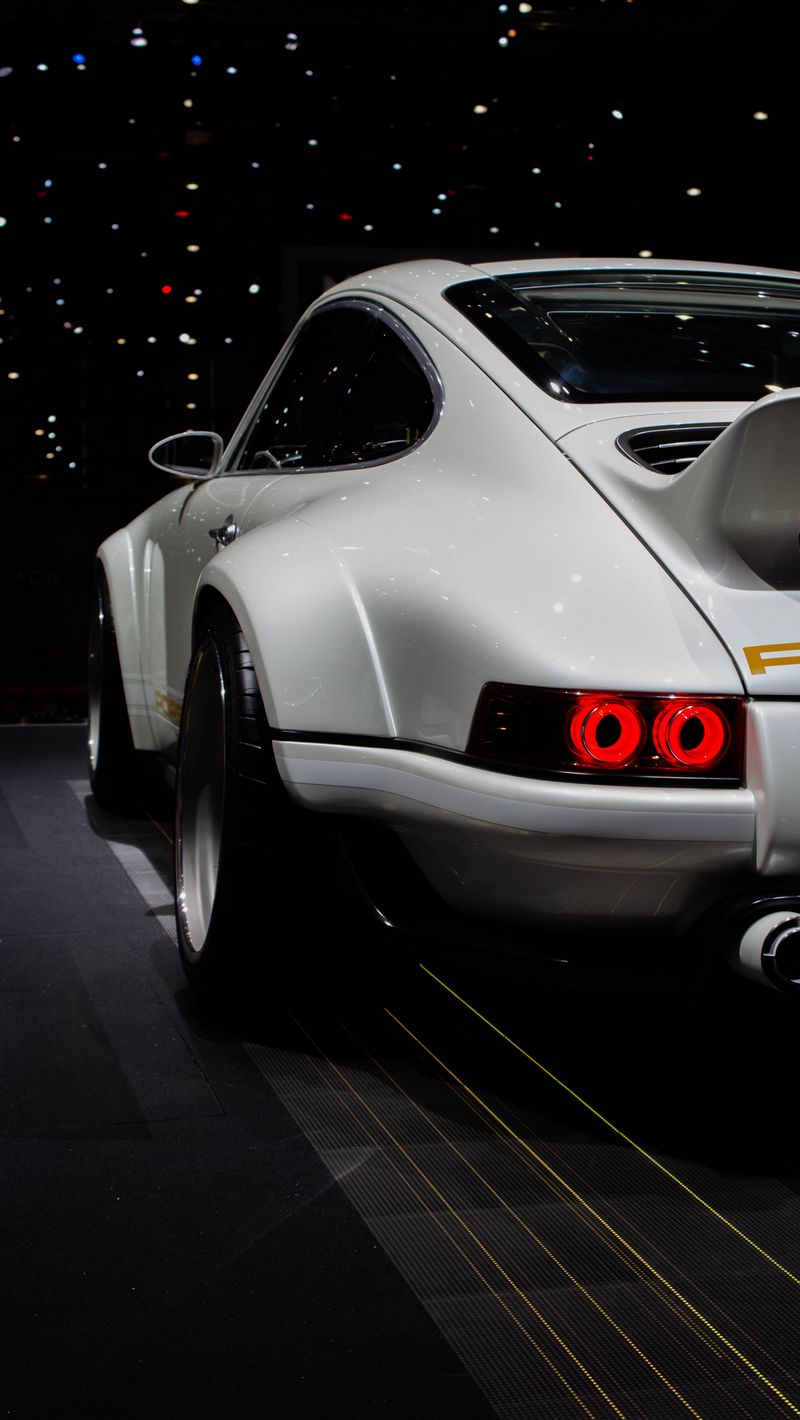 800x1420  Скачать 800x1420 porsche 911, porsche, машина, белый, спорткар, вид сзади  обои, картинки iphone se/5s/5c/5 for parallax