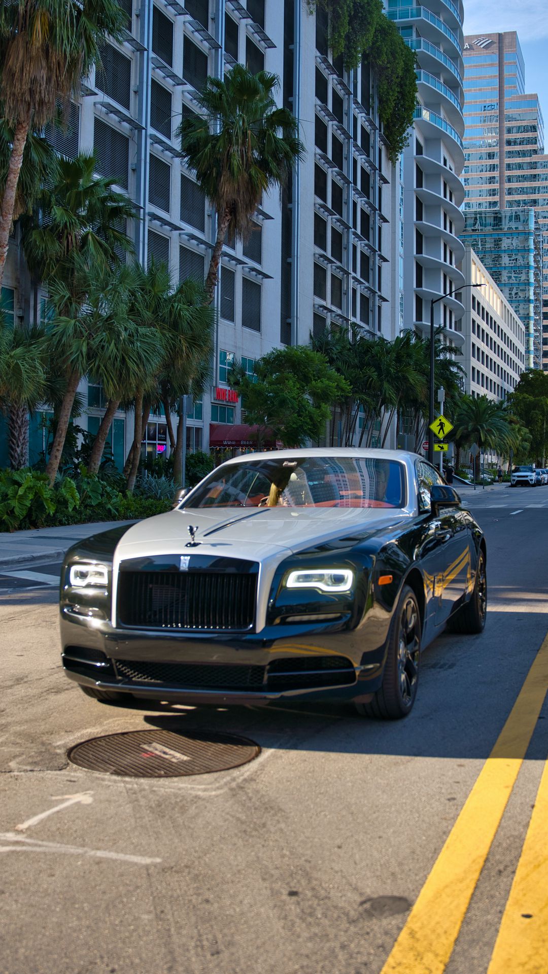 1080x1920  Скачать 1080x1920 rolls-royce, автомобиль, черный, дорога обои, картинки  samsung galaxy s4, s5, note, sony xperia z, z1, z2, z3, htc one, lenovo vibe