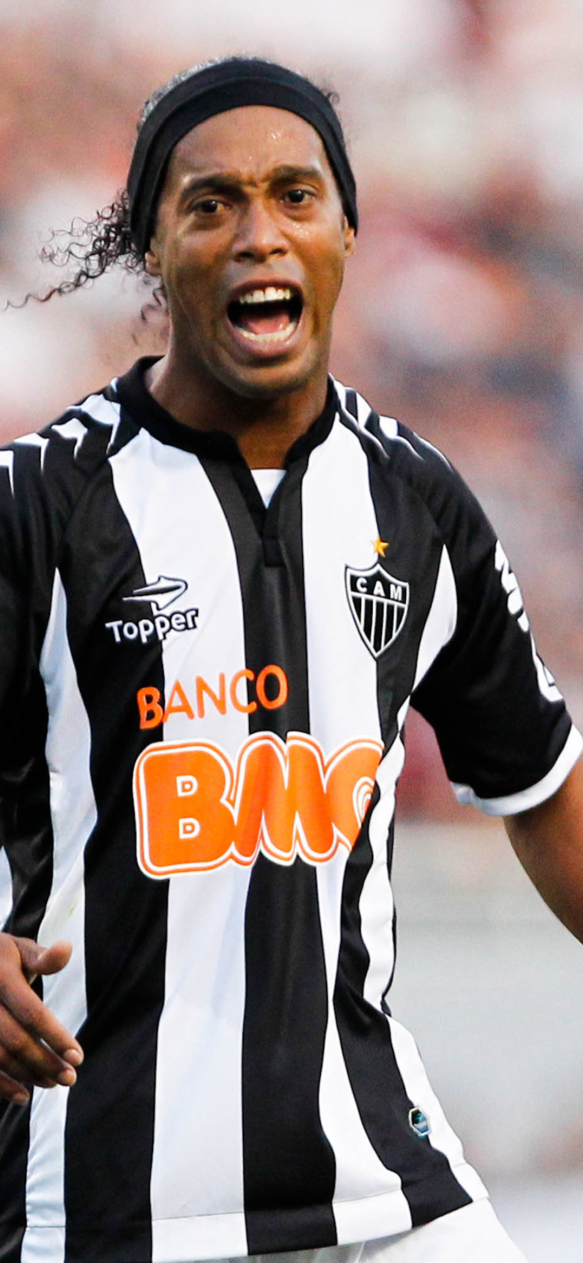 1170x2532  Картинка Ronaldinho Soccer Player на телефон iPhone 11