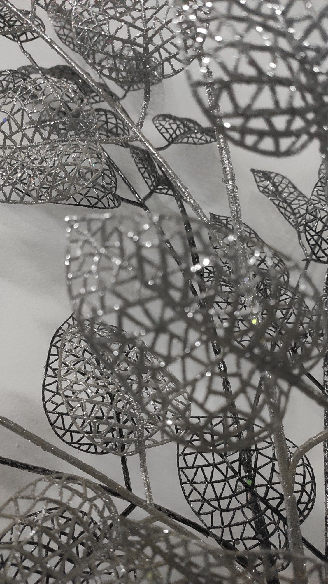 1125x2000  Серебряные листья | Текстурированные обои, Цветочные фоны, Абстрактные  картины