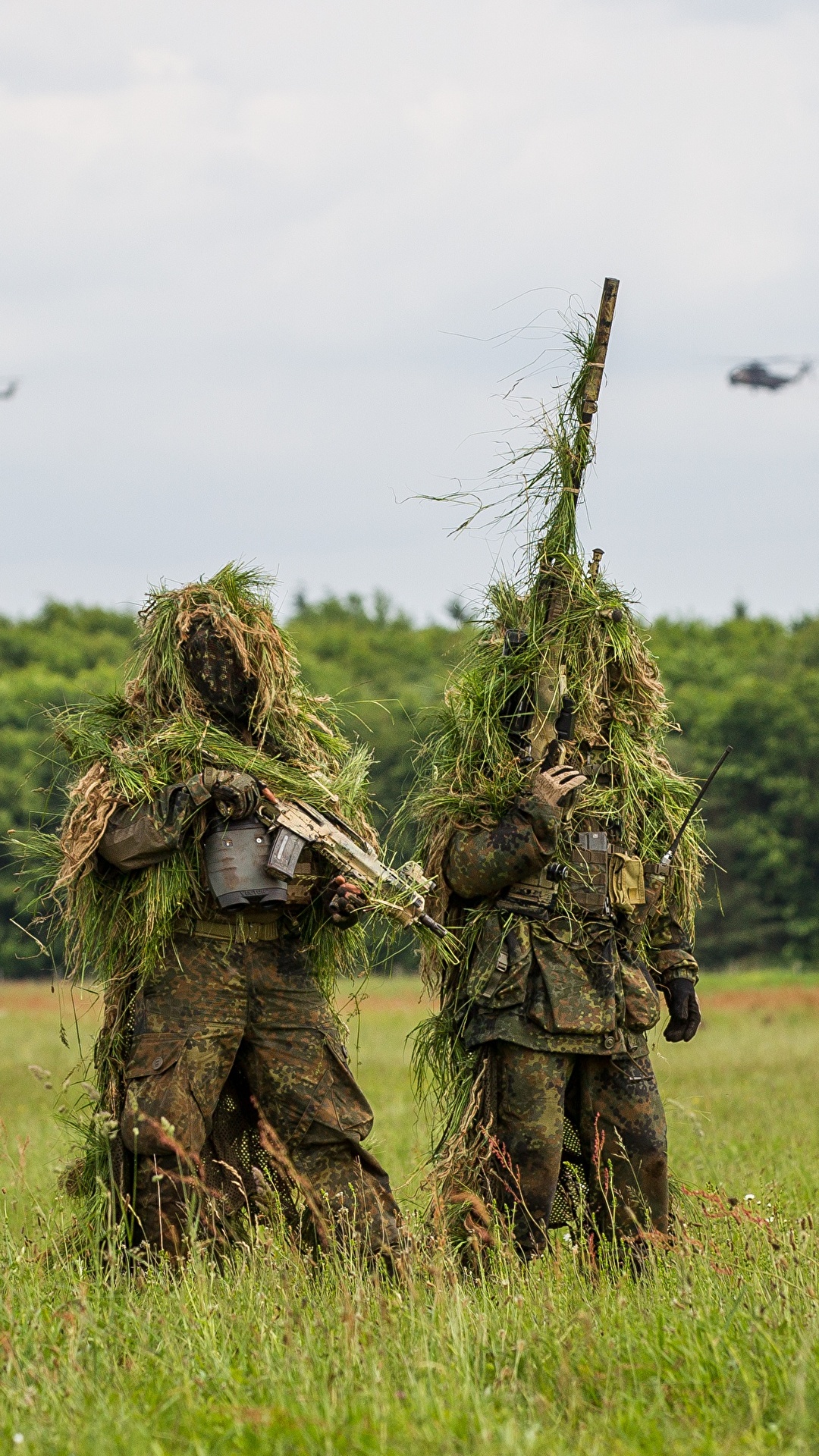 1080x1920  Обои для рабочего стола Солдаты Маскировка Bundeswehr две 1080x1920