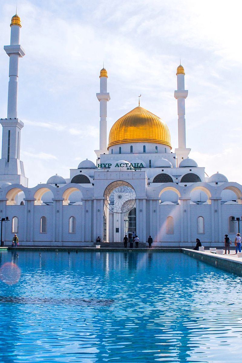 800x1200  Скачать 800x1200 астана, мечеть, минарет, казахстан обои, картинки iphone  4s/4 for parallax