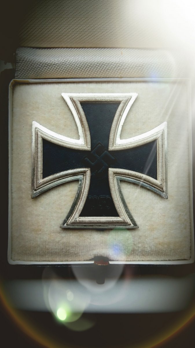 674x1200  обои parabellum, крестов и медалей третьего рейха | REIBERT.info