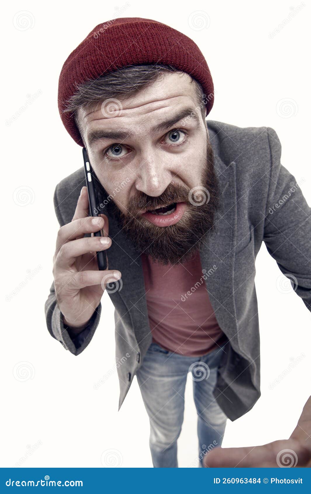 1065x1690  концепция мобильного звонка. важная беседа. бородатый хипстер держит  мобильный телефон белым фоном. стильный парень Стоковое Фото - изображение  насчитывающей щеткой, усик: 260963484