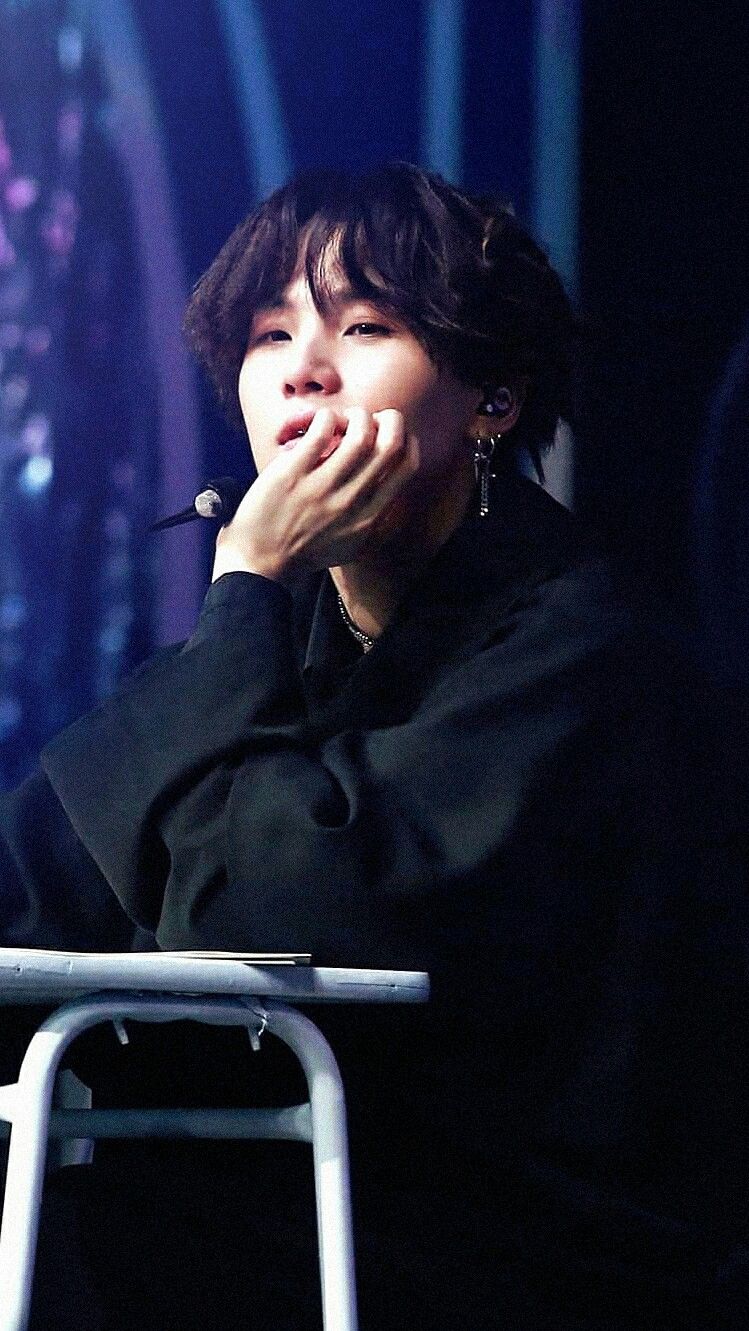 749x1331  Suga wallpapers / Шуга обои / BTS | Микстейп, Знаменитые парни, Певцы