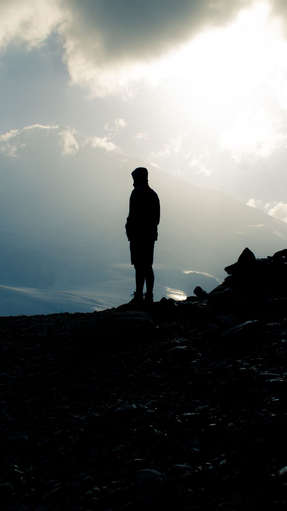 938x1668  Скачать 938x1668 гора, силуэт, одиночество, гора эльбрус, россия обои,  картинки iphone 8/7/6s/6 for parallax