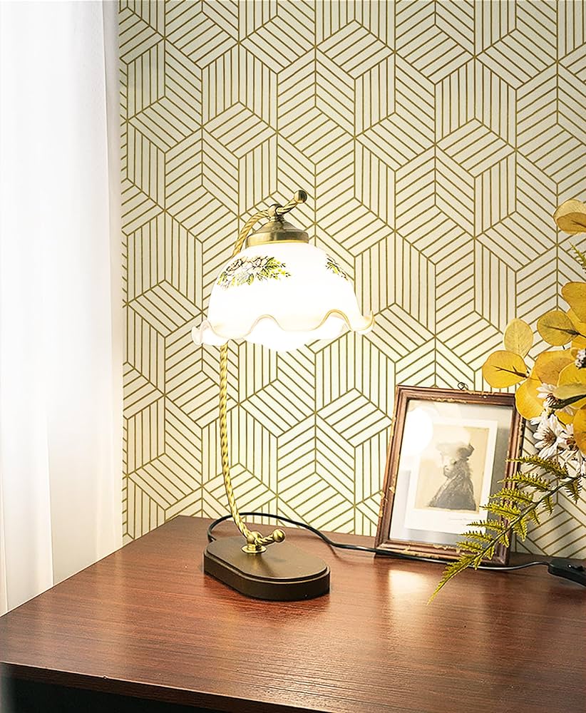 822x1000  Обои размером 78,7 x 479 дюймов с золотой и бежевой геометрией, полосатые шестигранные обои с кожурой и наклейкой. Обои с золотыми полосками. Роскошная контактная бумага. Съемная самоклеящаяся виниловая пленка. Декоративная подкладка в ящике полки, обои — Amazon Canada