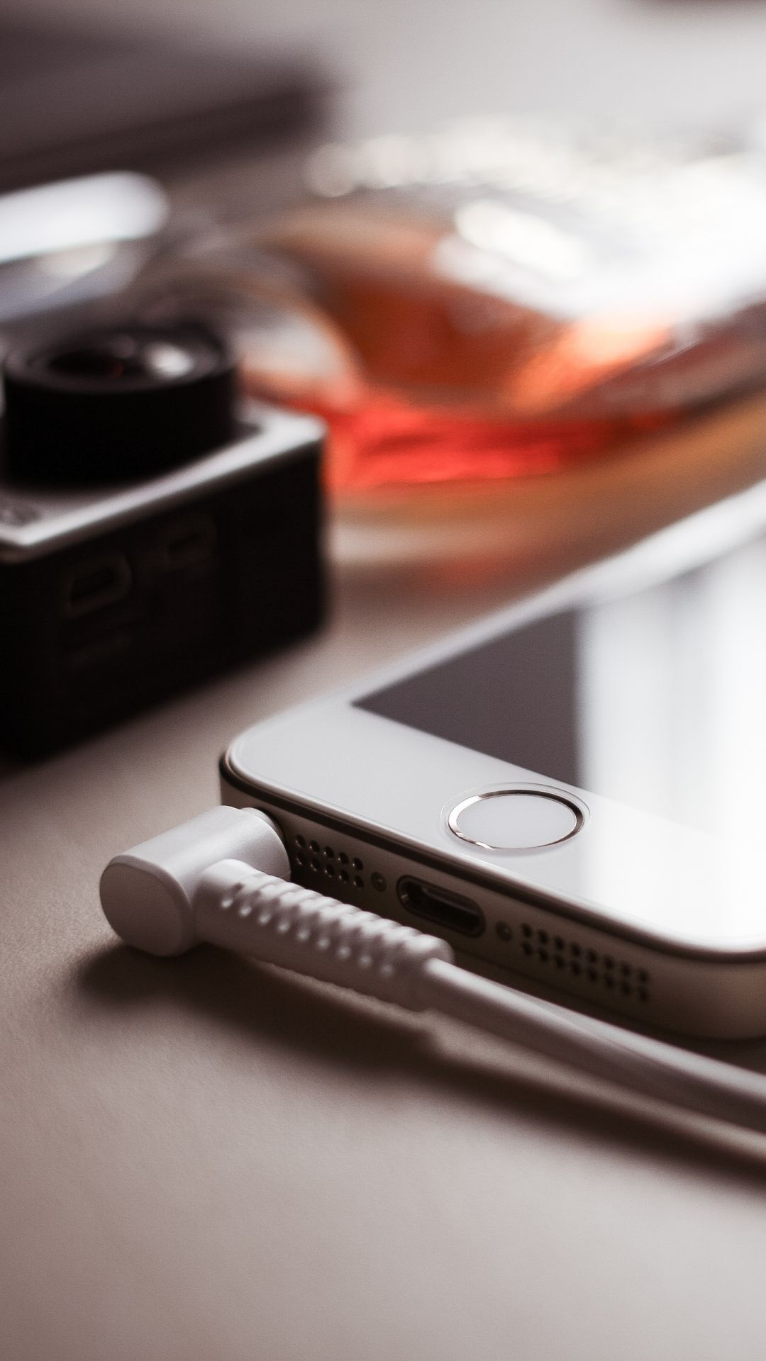 1080x1920  Экран блокировки обои айфон красный фон обои айфон обои для телефона  эстетика черный бич обои для | Mp3 player, Electronic products