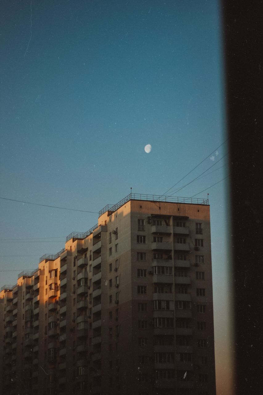 853x1280  обои на айфон | эстетика городов | urban motives | architecture | spring  wallpaper | панельки | Картины пейзажа, Город, Пейзажи