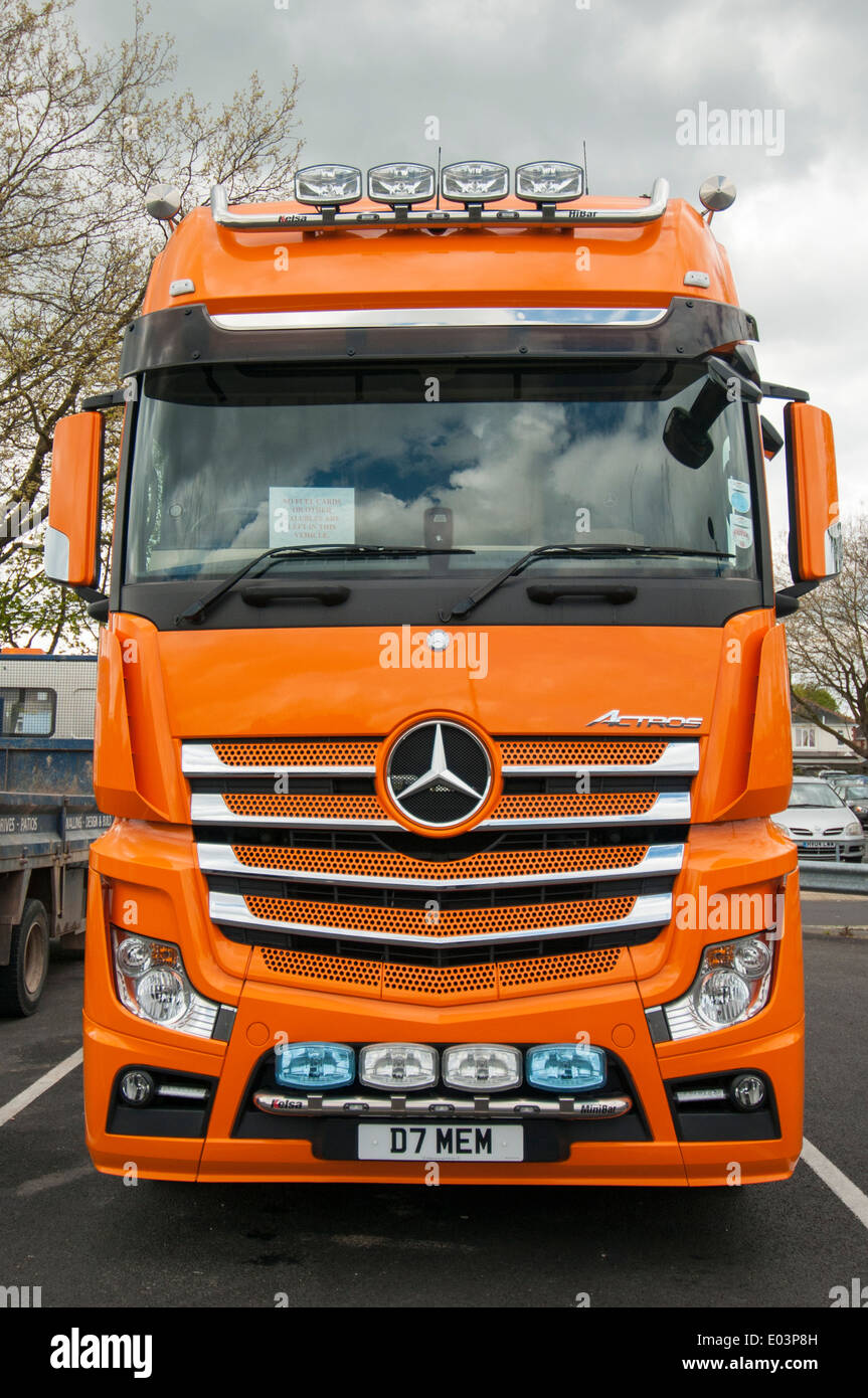 863x1390  Грузовик Actros - Фотографии и материалы в hoher Auflösung – Alamy