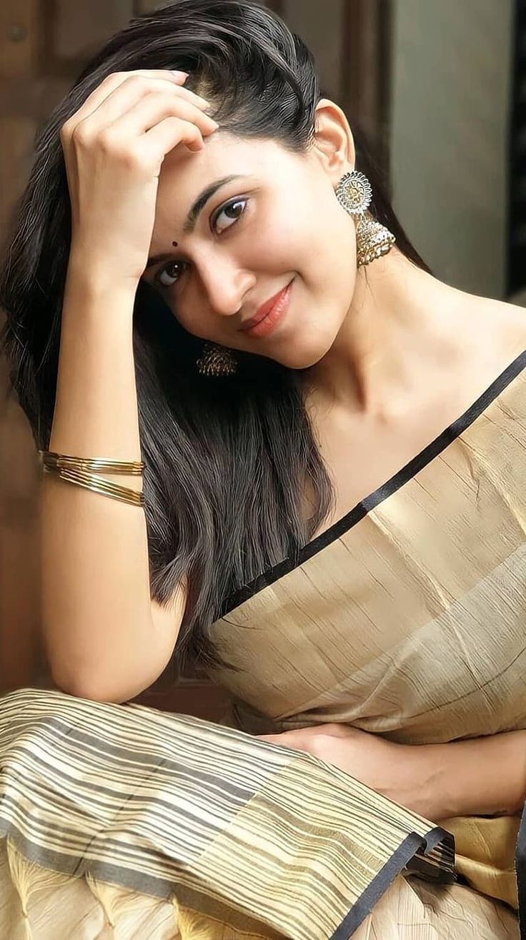736x1315  Болливудская актриса HD обои Скачать | МобКубок