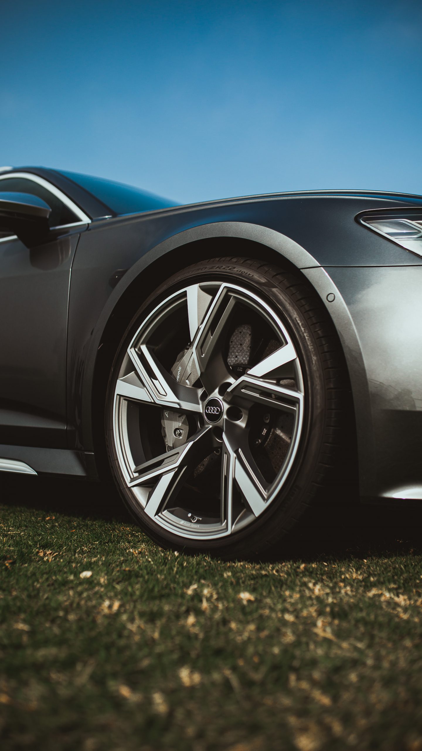 1440x2560  Загрузите идеальные фотографии суперкаров. Вы можете загрузить фотографии автомобилей, совместимые со всеми телефонами.… | Спортивные автомобили Audi, Спортивные автомобили Audi, Роскошные автомобили audi