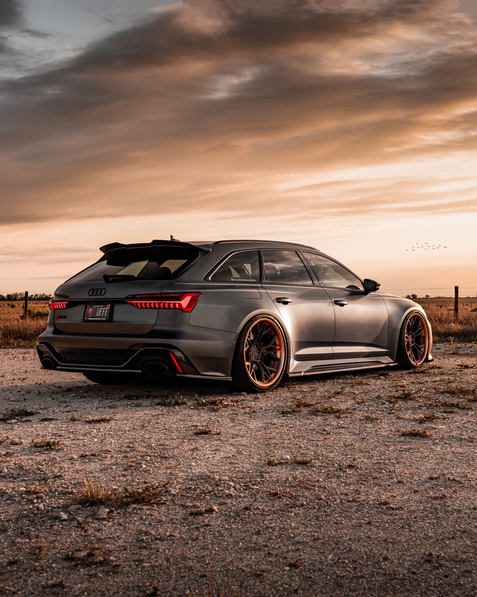 1638x2048  Скачать обои «Гладкий Audi RS6 в движении» | Обои.com