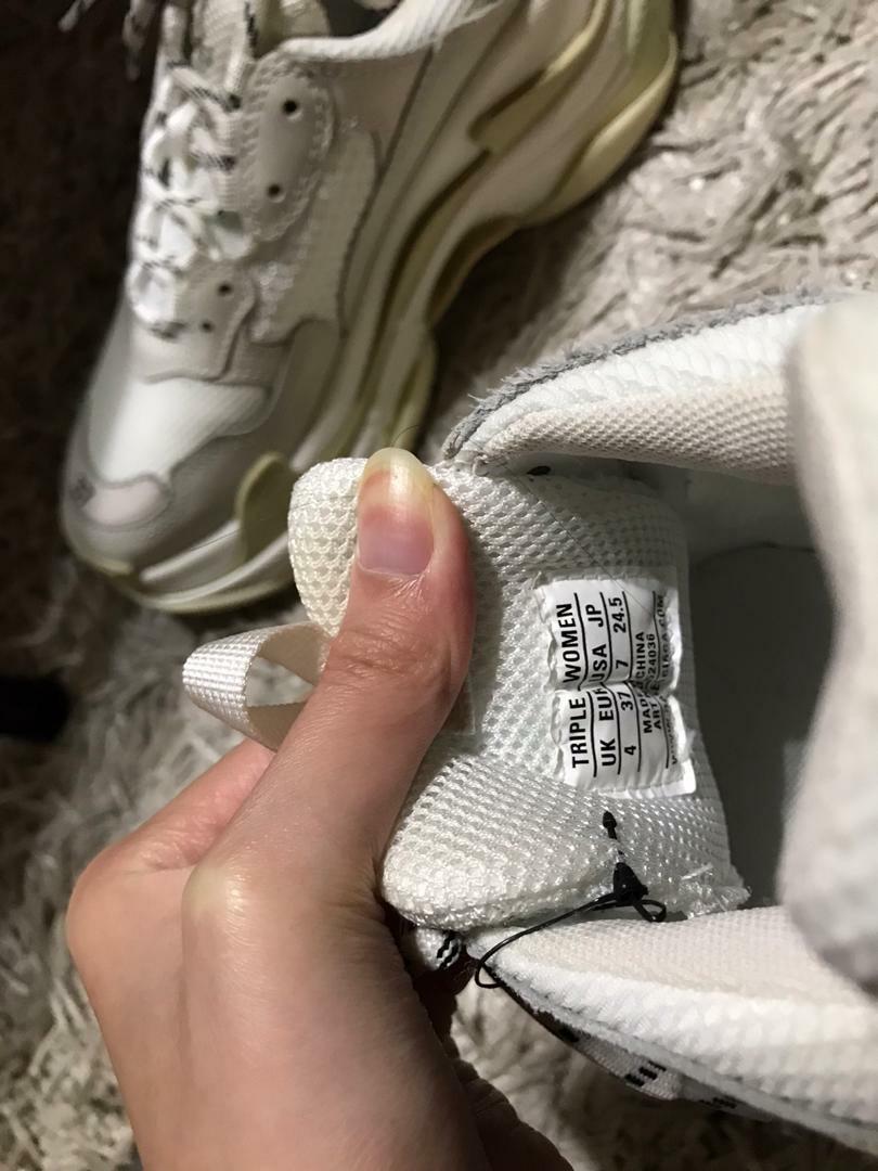 810x1080  Кроссовки Triple S BNWT, размер 9,5 - AirRobe