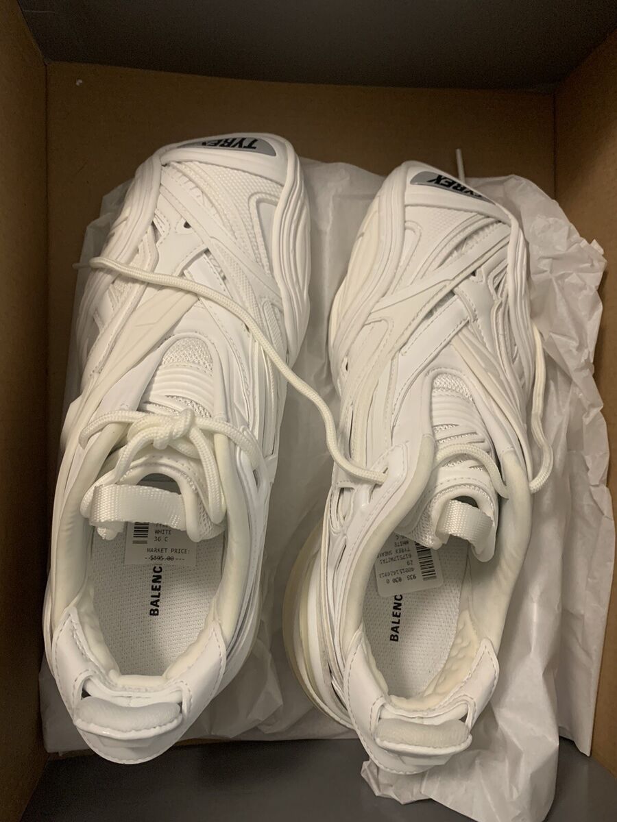 900x1200  Balenciaga КРОССОВКИ Triple S Джинсовый в цвете Синий | Лист