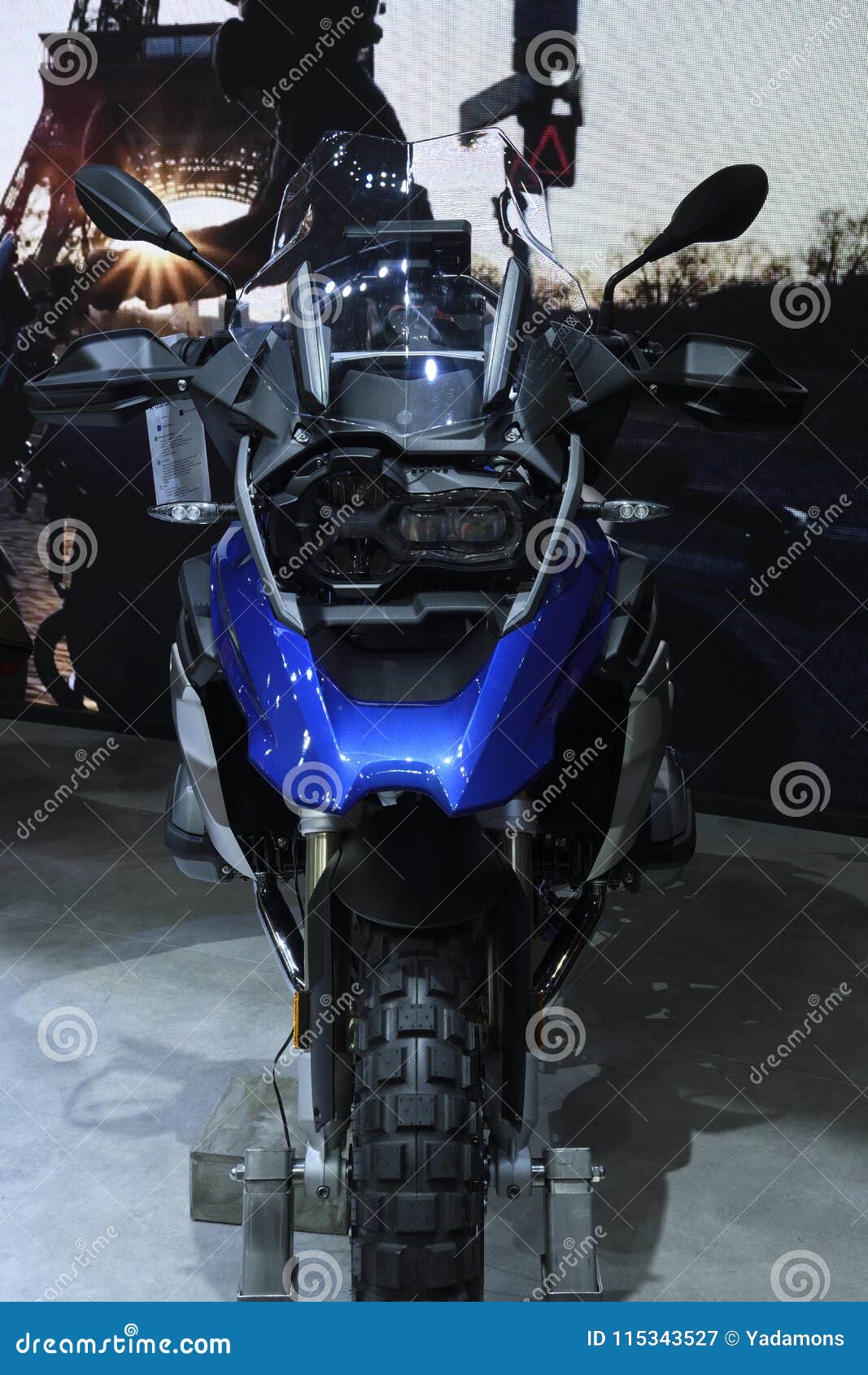 1067x1690  Тиаан Янсе ван Ренсбург