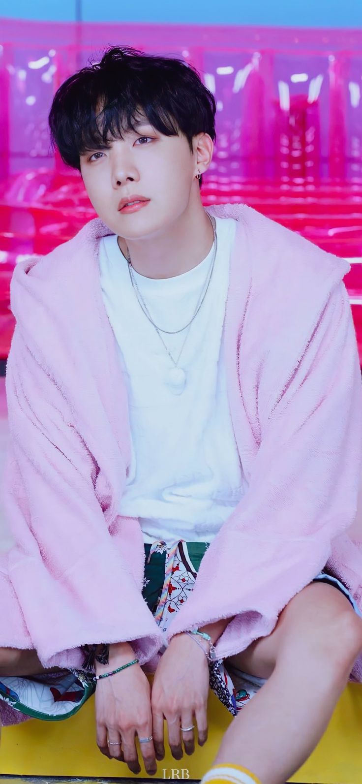 736x1593  БАБАНТАН! 𝗐𝖺𝗅𝗅𝗉𝖺𝗉𝖾𝗋𝗌 ➆ в Твиттере: \"[Концептуальный фото-эскиз BTS 'BE'] Обои Хосока #HOSEOK #JHOPE #BTS @BTS_twt… » | Джей-Хоуп милый, Бтс Джей-Хоуп, Хосок