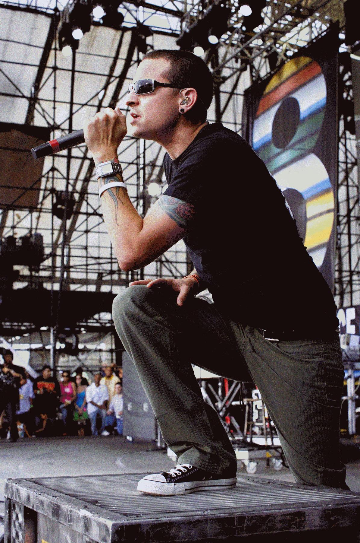 1195x1800  Обои Честер Беннингтон — Wallpaper Cave