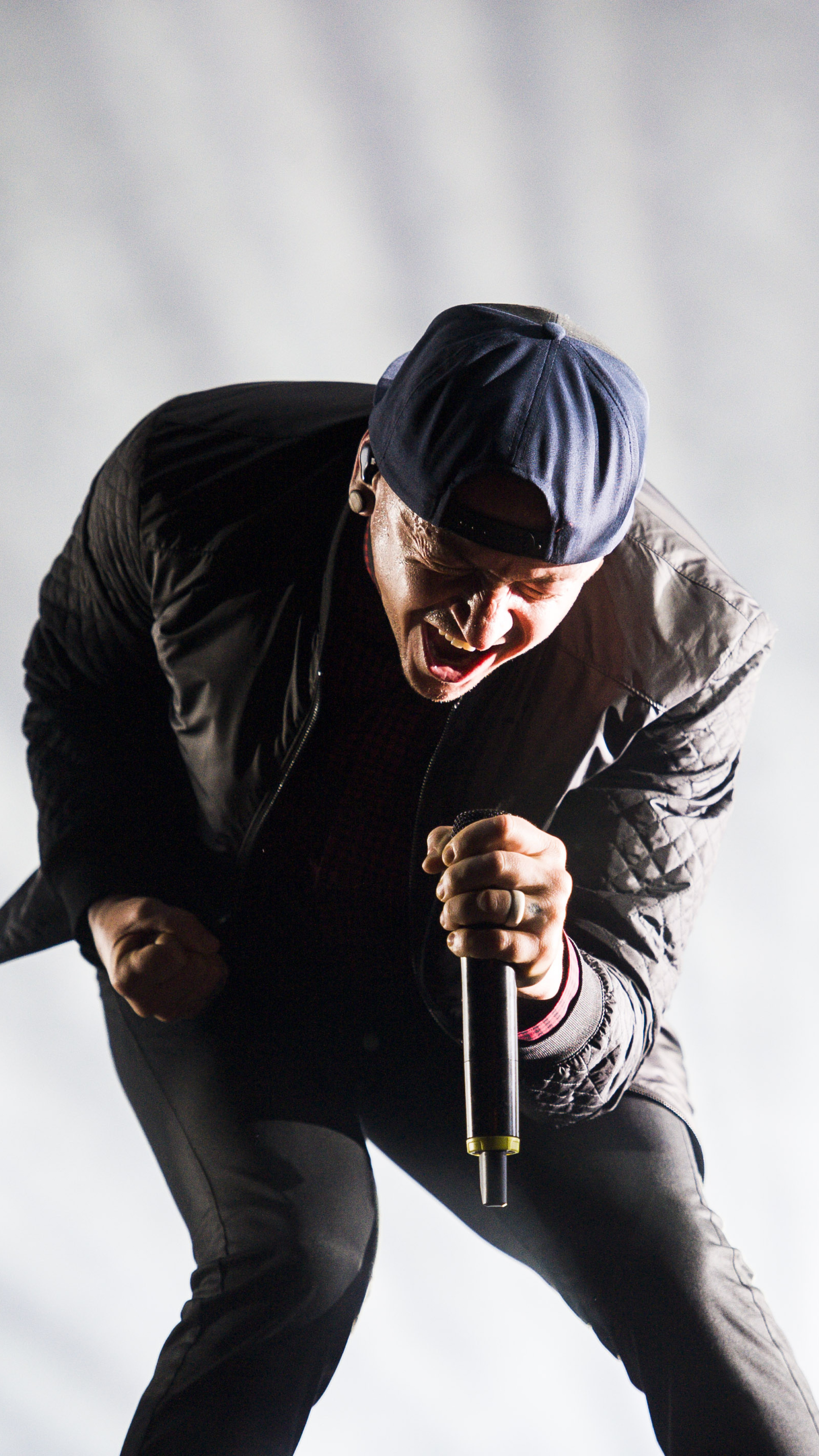 2160x3840  2160x3840 Честер Беннингтон Linkin Park Sony Xperia X,XZ,Z5 Premium HD 4k Обои, изображения, фоны, фото и картинки