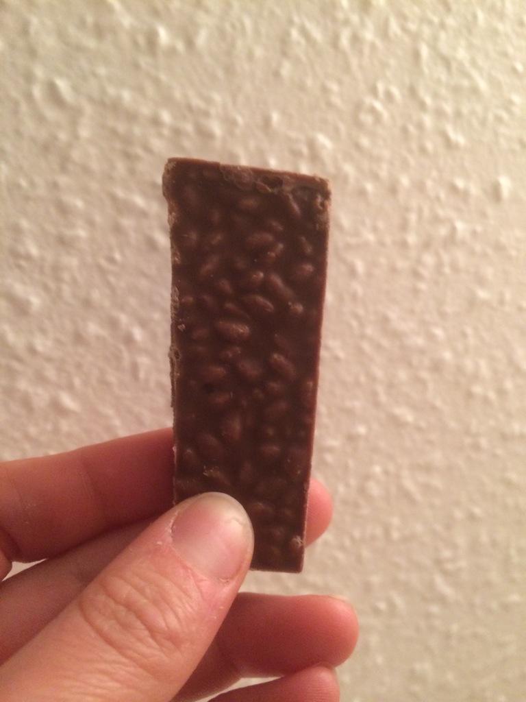 768x1024  HD обои: Nescafe Golf кофейная банка студия выстрел в помещении черный фон | Wallpaper Flare