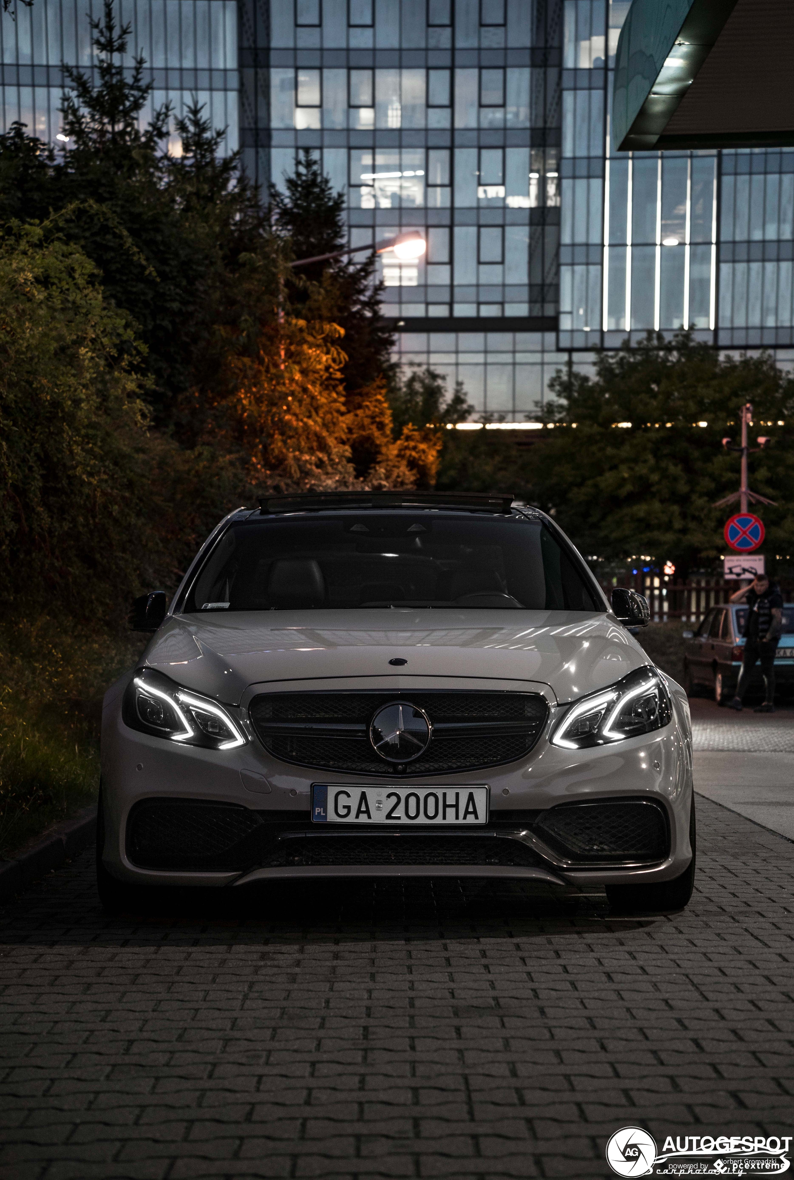 2540x3774  Mercedes-Benz E 63 AMG 2015 Обои — Обои для рабочего стола