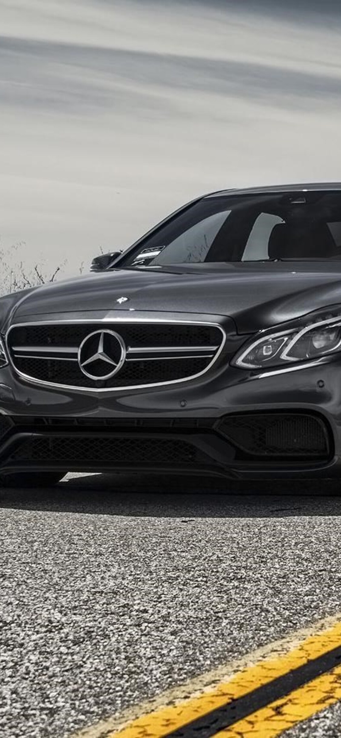 1125x2436  E63 AMG 2022 Обои — Обои Пещера обоев