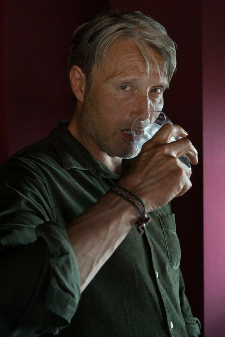 736x1104  332919 Death Stranding Утес Скелет Солдаты Мэдс Миккельсен телефон HD Обои Изображения Фоны Фотографии и картинки | Mocah.org 