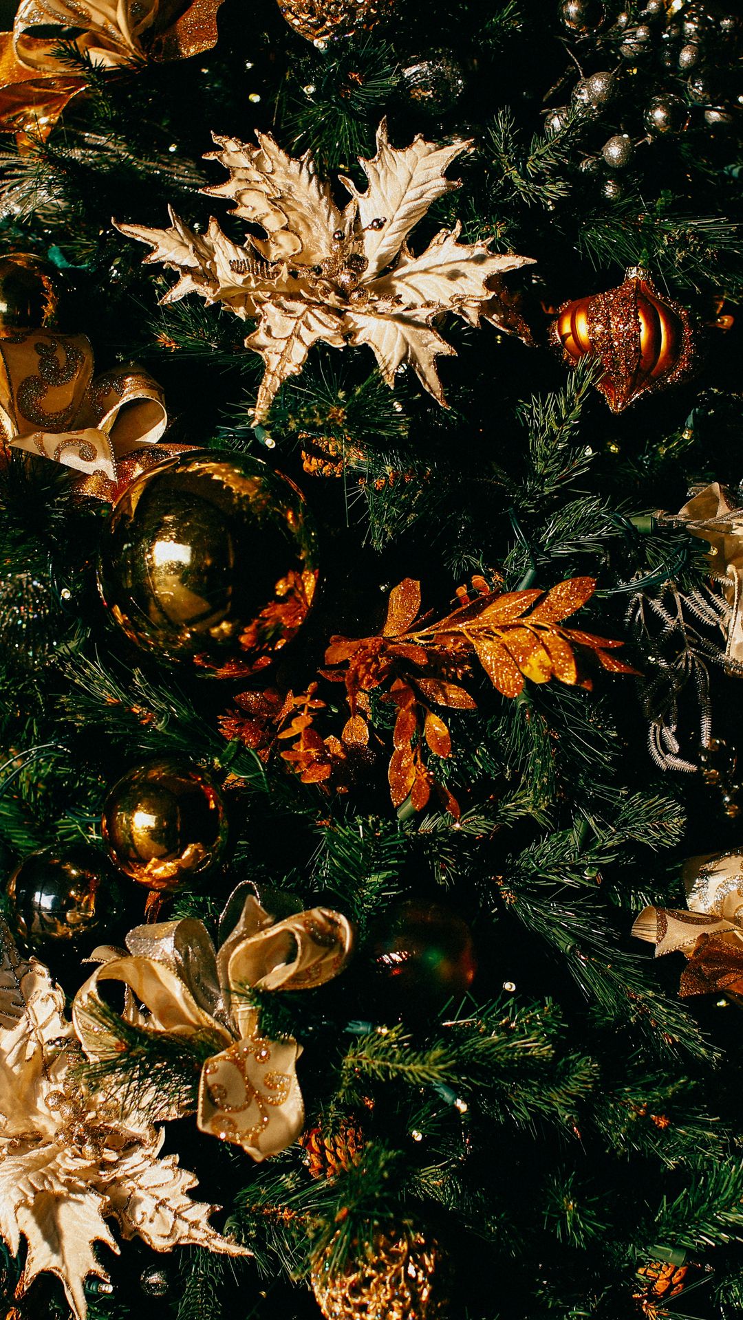 1080x1920  Скачать 1080x1920 рождество, елка, новогодние игрушки, новый год обои,  картинки samsung galaxy s4, s5, note, sony xperia z, z1, z2, z3, htc one,  lenovo vibe